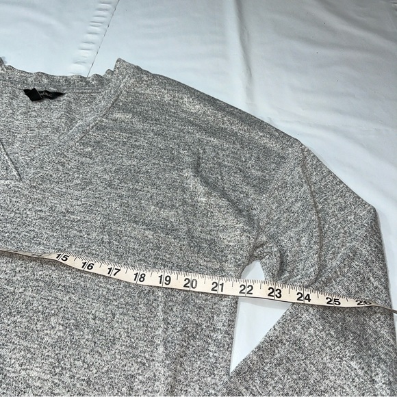 Banana Republic GRAY Long Sleeve V-Neck Knit Sweater Rayon Blend PULLOVER Mens M - Picture 13 of 14
